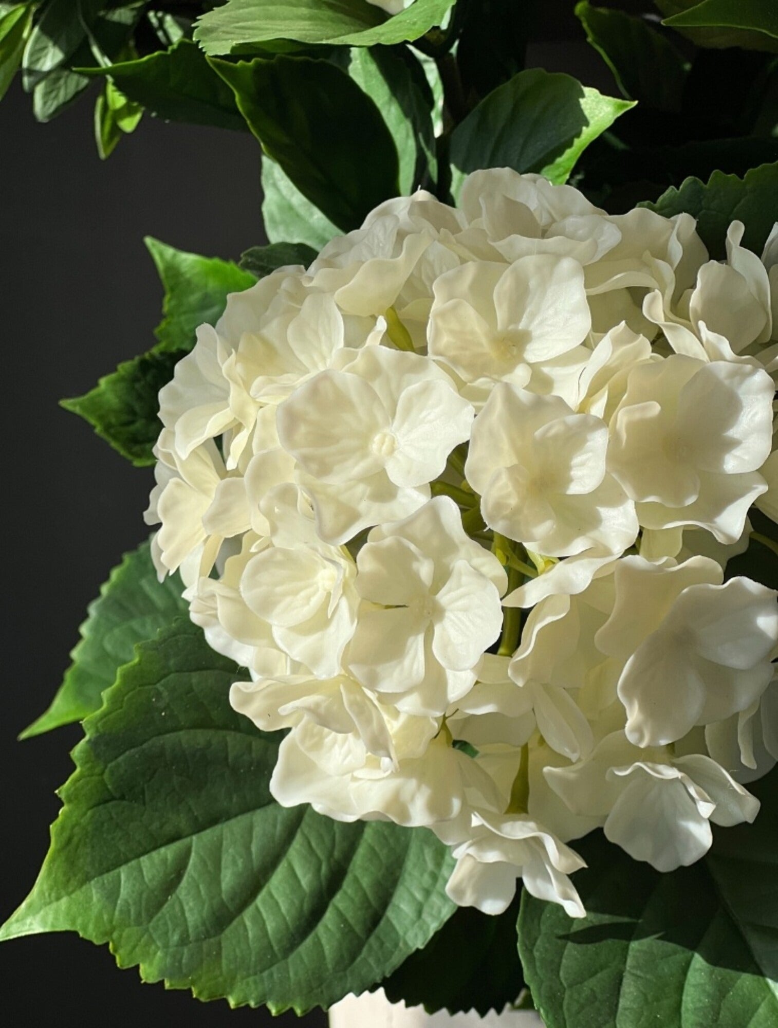 Kunsthortensia in wit, 80 cm, met UV-bescherming.